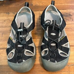 Keen water sandals, No size tag see measurements